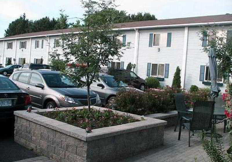 Hotel Econo Lodge Inn & Suites Pembroke | Pembroke | Ontario | Canada 12