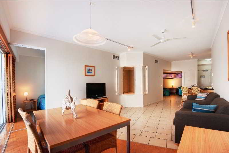 Rolling Surf Resort | Caloundra | Queensland | Australia 8