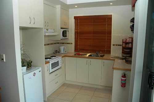 Alexander Lakeside Bed & Breakfast | Hervey Bay | Queensland | Australia 13