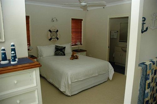Alexander Lakeside Bed & Breakfast | Hervey Bay | Queensland | Australia 8