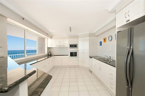 Burleigh Surf Beach Front Apartments | Burleigh Heads | Queensland | Australia 9