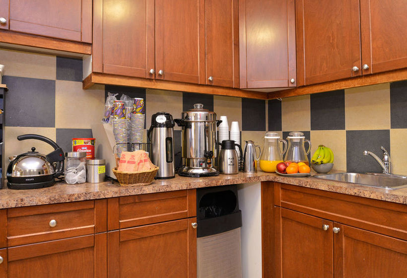 Hotel Econo Lodge Inn & Suites Drumheller | Drumheller | Alberta | Canada 6