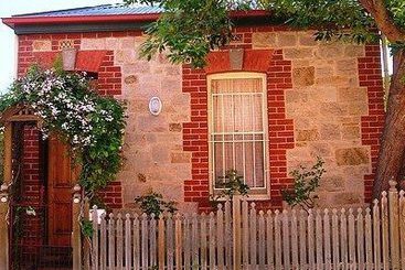 Hotel Chapel Cottage Adelaide