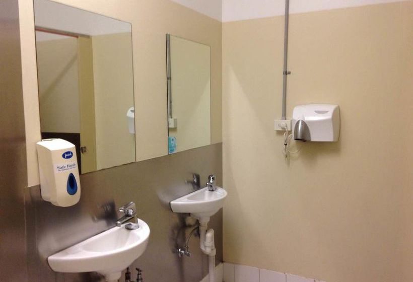 Hotel Shakespeare Backpackers International Hostel Adelaide
