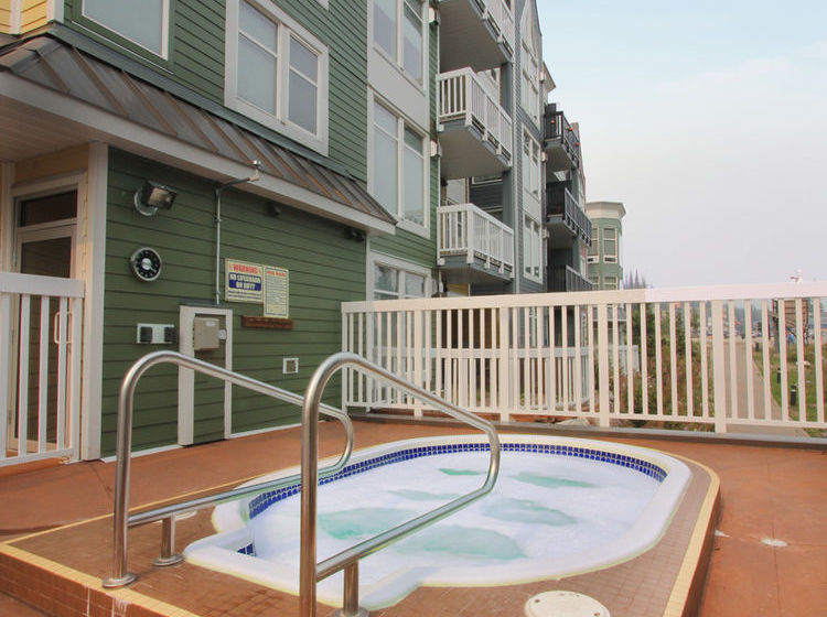 Firelight Lodge Studio | Vernon | British Columbia | Canada 15