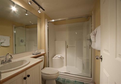 Hotel Raintrees Whiski Jack The Aspens | Whistler | British Columbia | Canada 10