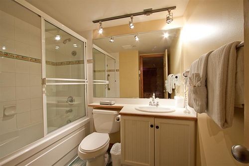 Hotel Raintrees Whiski Jack The Aspens | Whistler | British Columbia | Canada 5