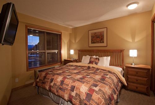 Hotel Raintrees Whiski Jack The Aspens | Whistler | British Columbia | Canada 8