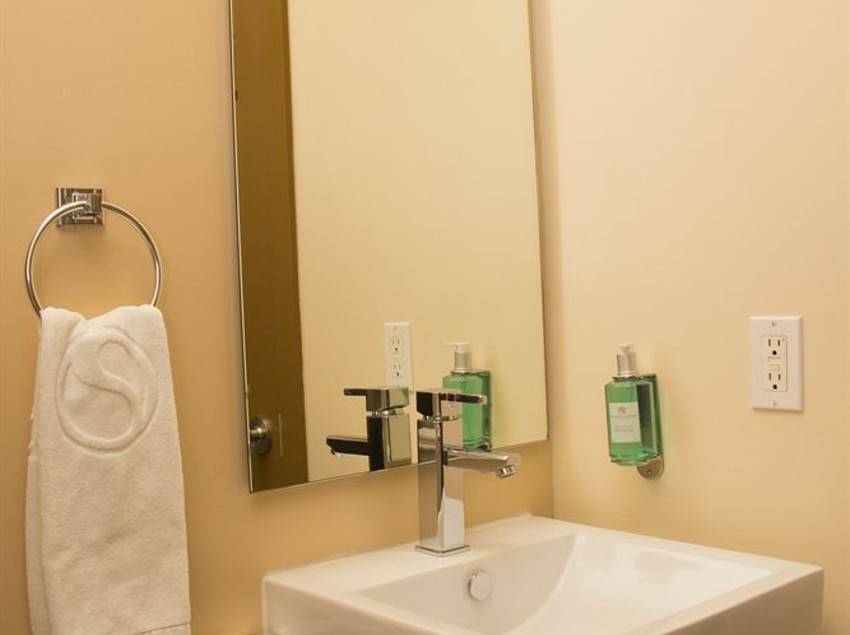 Skky Hotel | Whitehorse | Yukon Territory | Canada 17