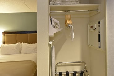 Holiday Inn Express Hotel & Suites Waterloo - St. Jacobs Area | Waterloo | Ontario | Canada 18