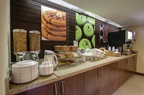 Hotel La Quinta Inn & Suites Oshawa | Oshawa | Ontario | Canada 11