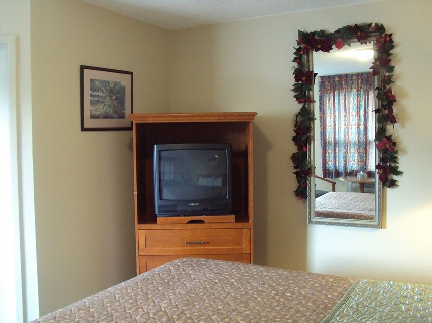 Silverstar Motel | Midland | Ontario | Canada 2