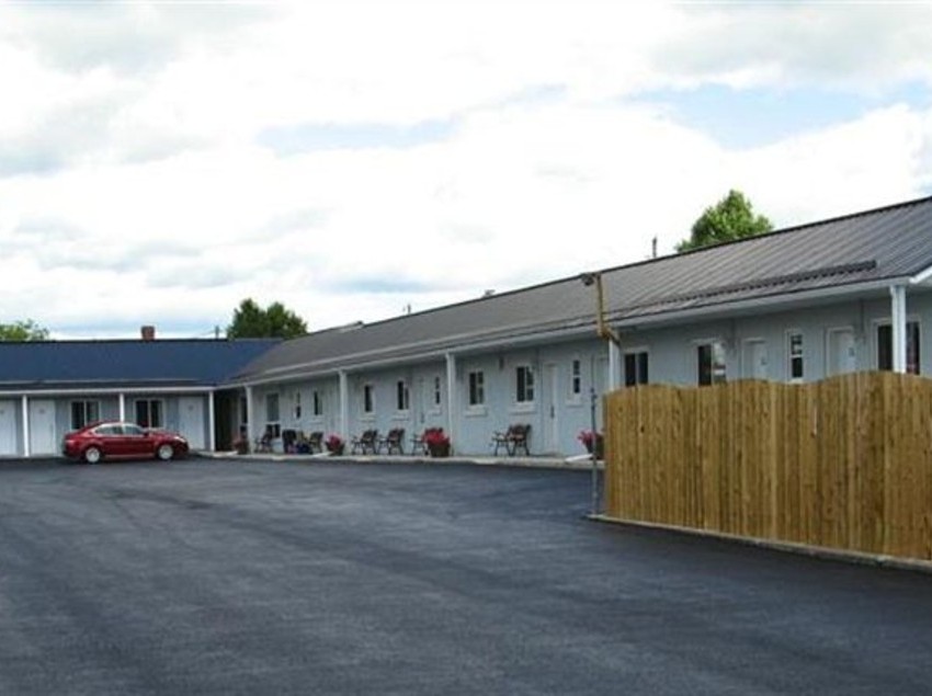Perth Plaza Motel | Perth | Ontario | Canada 1
