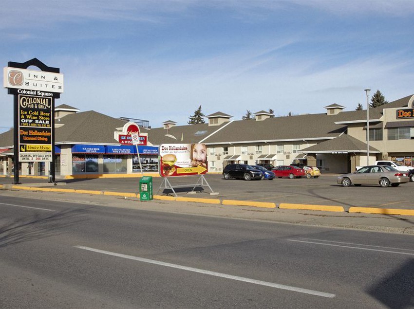 Hotel Colonial Square Inn And Suites Saskatoon Saskatchewan