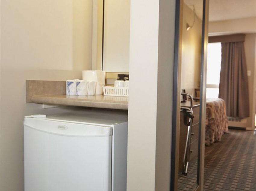 Hotel Colonial Square Inn And Suites | Saskatoon | Saskatchewan | Canada 11