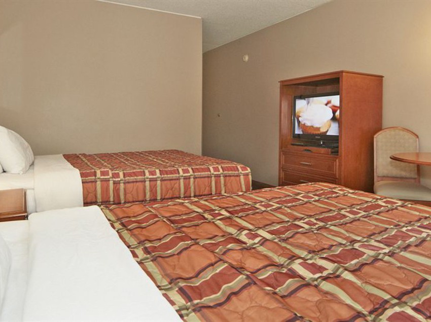 Hotel Colonial Square Inn And Suites | Saskatoon | Saskatchewan | Canada 2