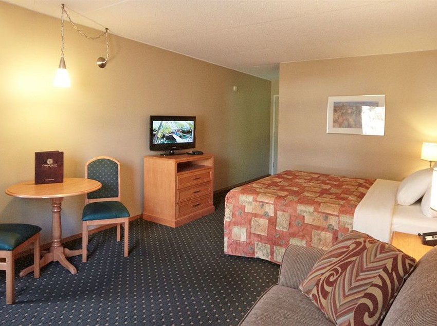 Hotel Colonial Square Inn And Suites | Saskatoon | Saskatchewan | Canada 5