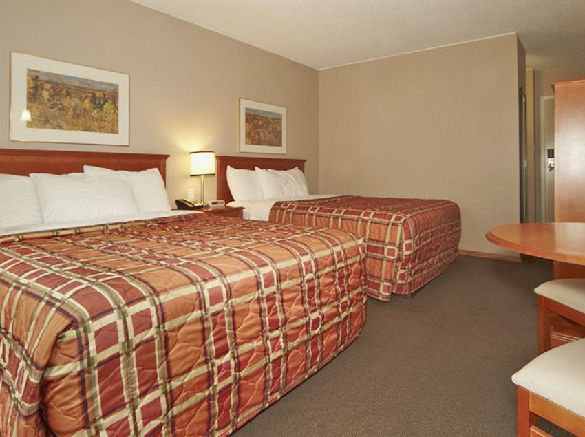 Hotel Colonial Square Inn And Suites | Saskatoon | Saskatchewan | Canada 7