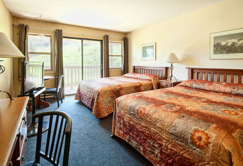 Hotel Pine Inn At Panorama Mountain Village | Panorama | British Columbia | Canada 1