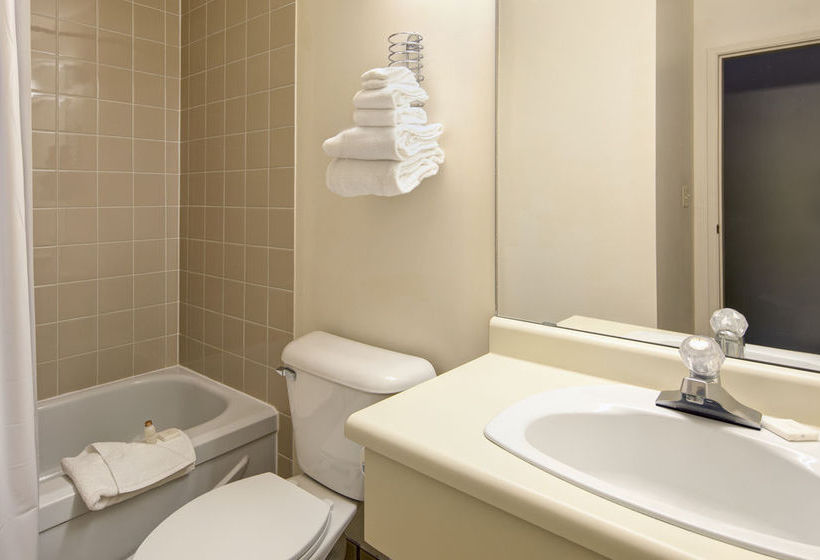 Hotel Pine Inn At Panorama Mountain Village | Panorama | British Columbia | Canada 2