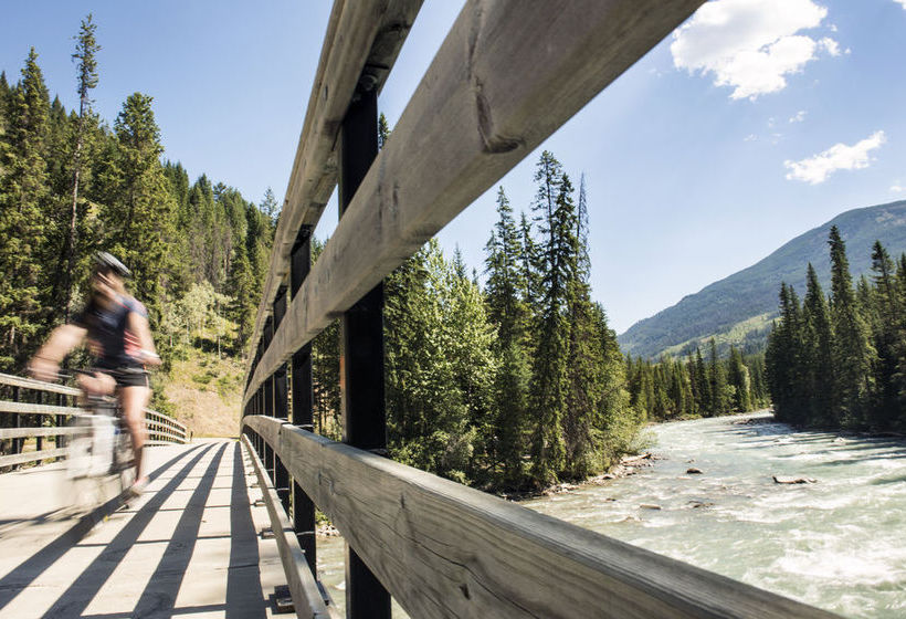 Hotel Pine Inn At Panorama Mountain Village | Panorama | British Columbia | Canada 4