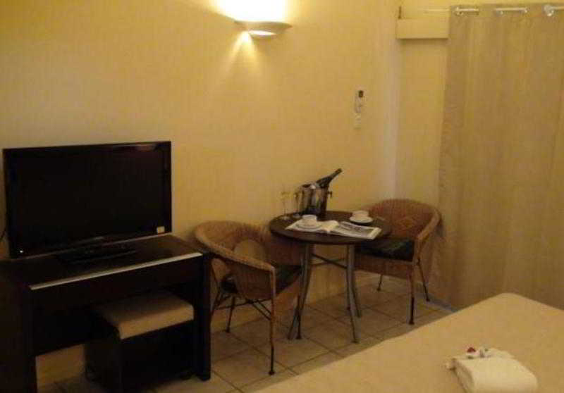 Hotel Crystal Garden Resort  Restaurant | Cairns | Queensland | Australia 9