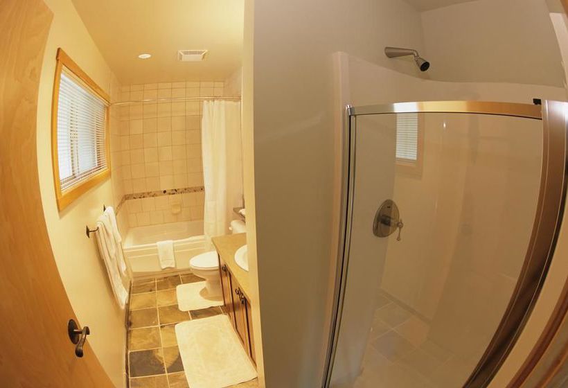 Hotel Whispering Pines | Golden | British Columbia | Canada 1