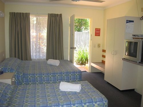 Twin Pines Motel | Mooloolaba | Queensland | Australia 4