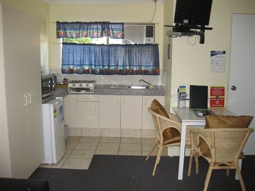 Twin Pines Motel | Mooloolaba | Queensland | Australia 5