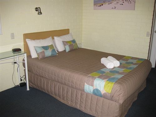 Twin Pines Motel | Mooloolaba | Queensland | Australia 6