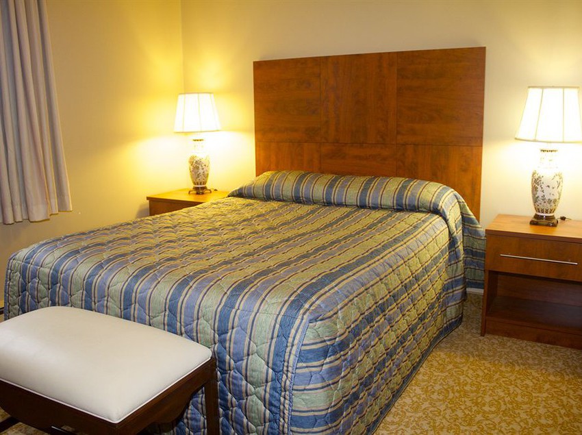 Hotel Moonlight Inn & Suites