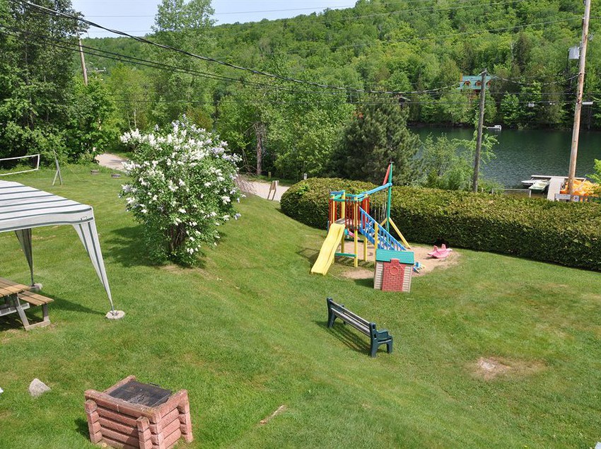 Hotel Le Boisé Du Lac | Mont Tremblant | Quebec | Canada 12