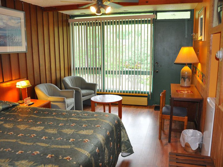 Hotel Le Boisé Du Lac | Mont Tremblant | Quebec | Canada 17