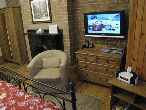 University Bed And Breakfast | Montreal | Quebec | Canada 16