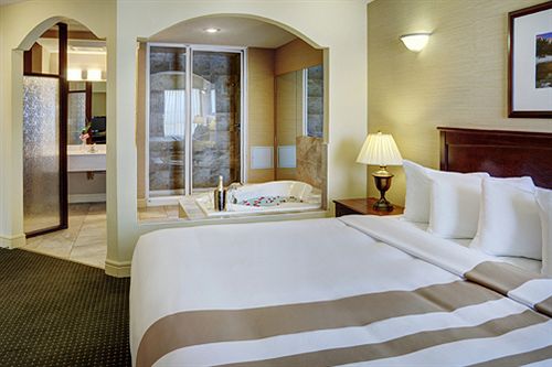 Chateau Nova Hotel And Suites Edmonton Alberta