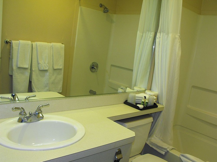 Glenwood Motel | Trail | British Columbia | Canada 10