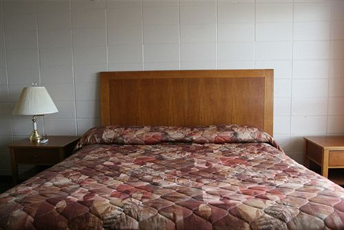 Derrick Motel | Edmonton | Alberta | Canada 1