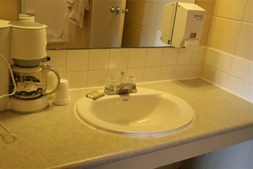 Derrick Motel | Edmonton | Alberta | Canada 2