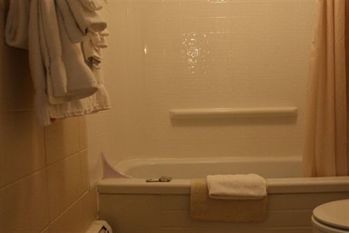 Derrick Motel | Edmonton | Alberta | Canada 6