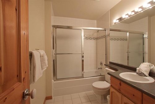 Hotel Whiski Jack At Valhalla | Whistler | British Columbia | Canada 10