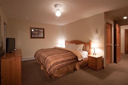 Hotel Whiski Jack At Valhalla | Whistler | British Columbia | Canada 11