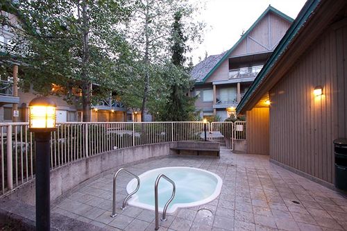 Hotel Whiski Jack At Valhalla | Whistler | British Columbia | Canada 2