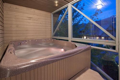 Hotel Whiski Jack At Valhalla | Whistler | British Columbia | Canada 6