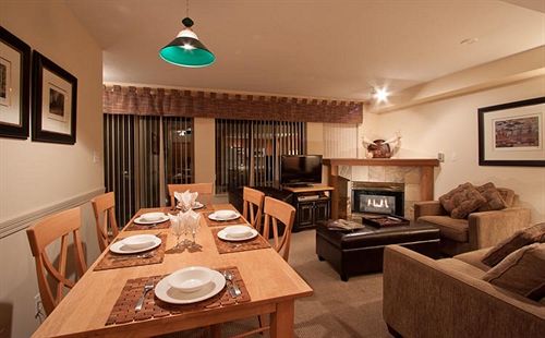 Hotel Whiski Jack At Valhalla | Whistler | British Columbia | Canada 8