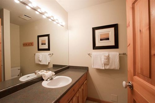 Hotel Whiski Jack At Valhalla | Whistler | British Columbia | Canada 9