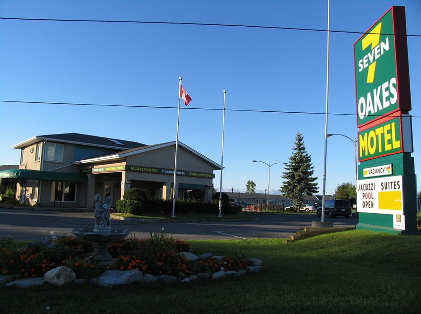 Seven Oakes Motel | Kingston | Ontario | Canada 11