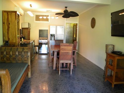 Hotel Five 3 Five Beachside Barracks | Hervey Bay | Queensland | Australia 20