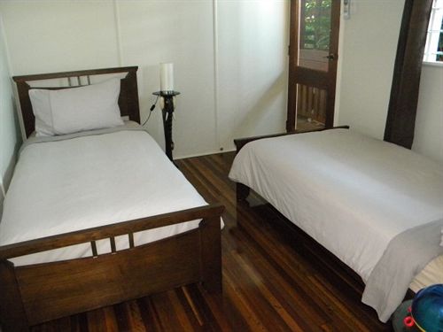 Hotel Five 3 Five Beachside Barracks | Hervey Bay | Queensland | Australia 3