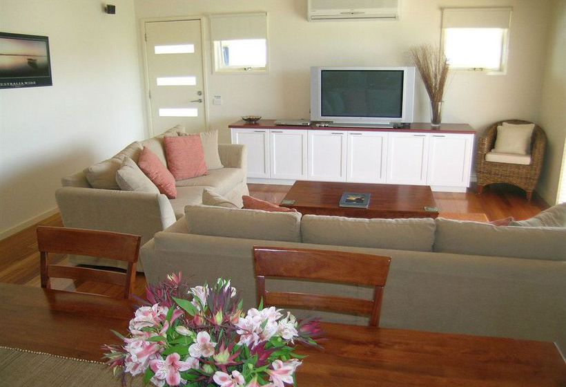 Hotel Rayville Boat Houses | Apollo Bay | Victoria | Australia 1