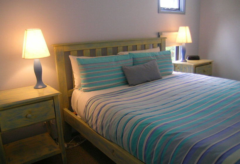 Hotel Rayville Boat Houses | Apollo Bay | Victoria | Australia 11